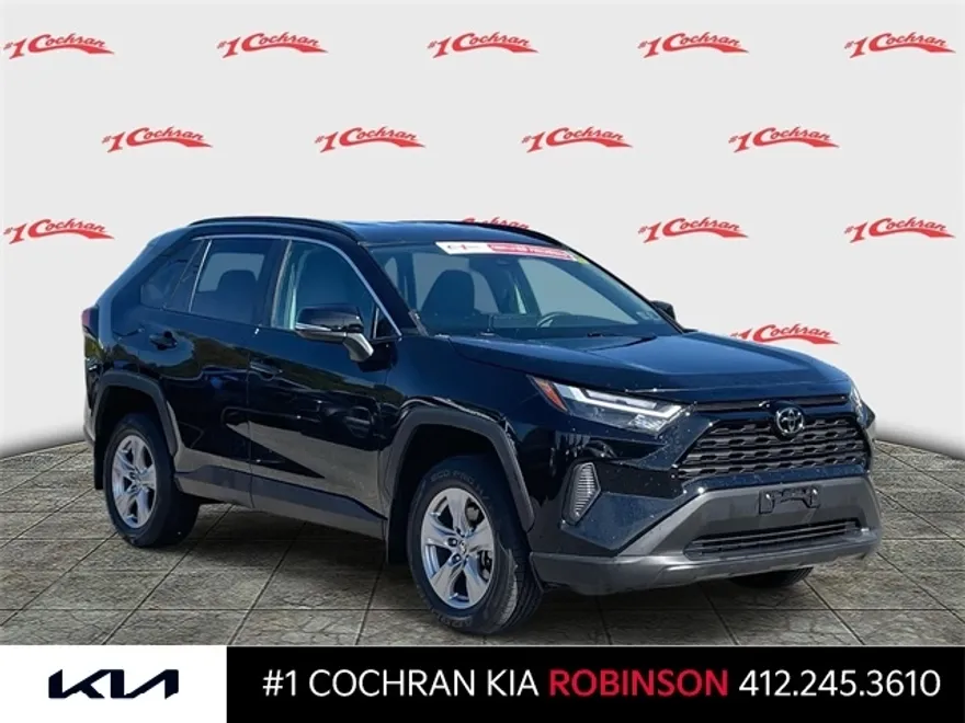 2022 Toyota RAV4 XLE photo 1