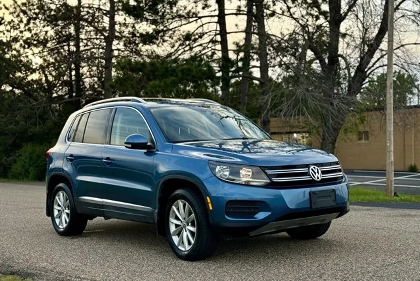 2017 Volkswagen Tiguan Wolfsburg Edition photo 1