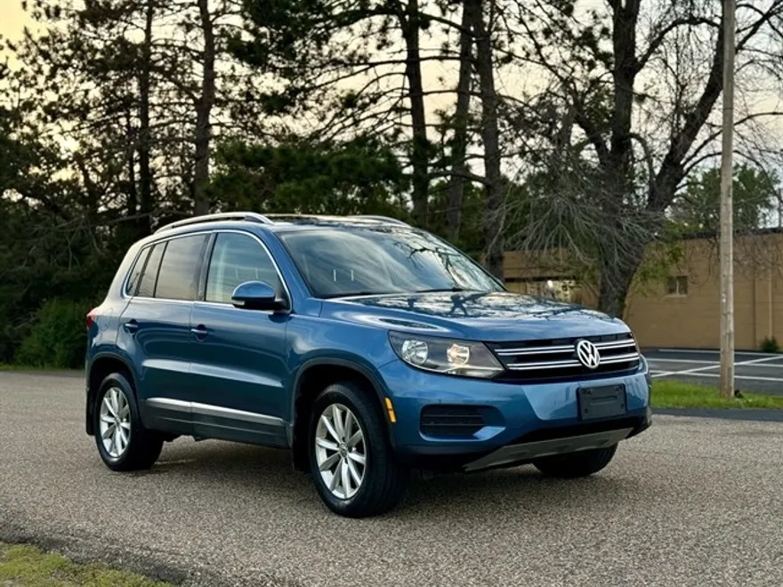 2017 Volkswagen Tiguan Wolfsburg Edition photo 1