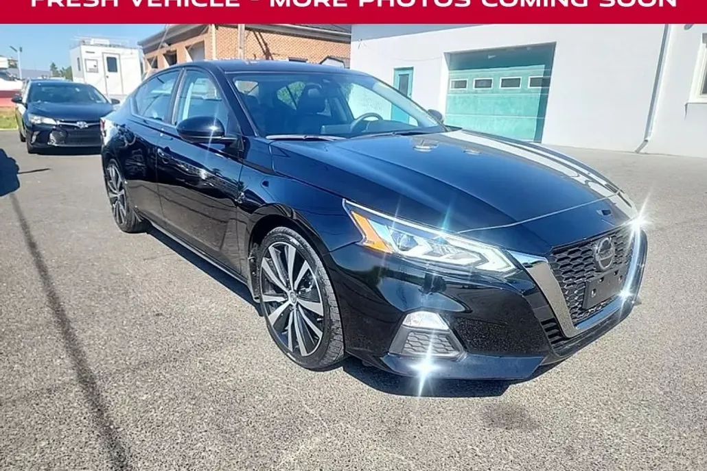 2022 Nissan Altima 2.5 SR photo 1