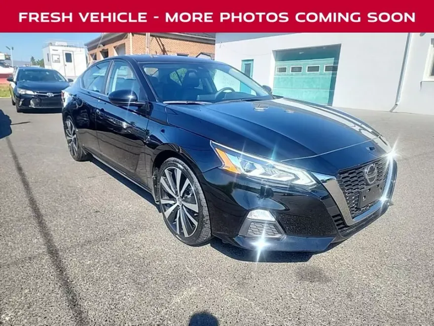 2022 Nissan Altima 2.5 SR photo 1