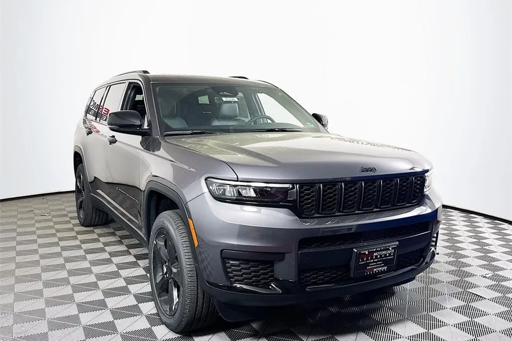 2025 Jeep Grand Cherokee Altitude photo 1