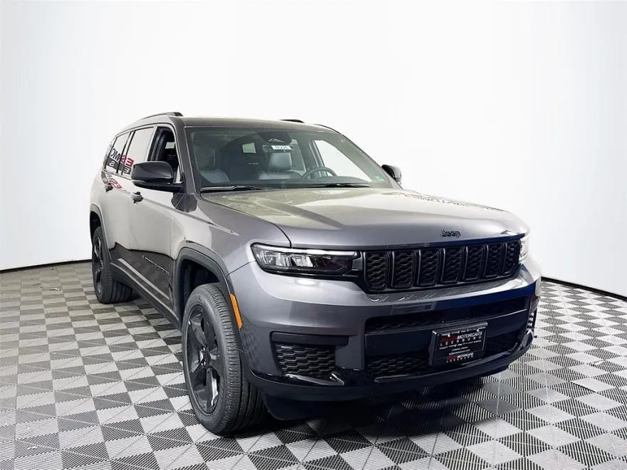 2025 Jeep Grand Cherokee Altitude photo 1
