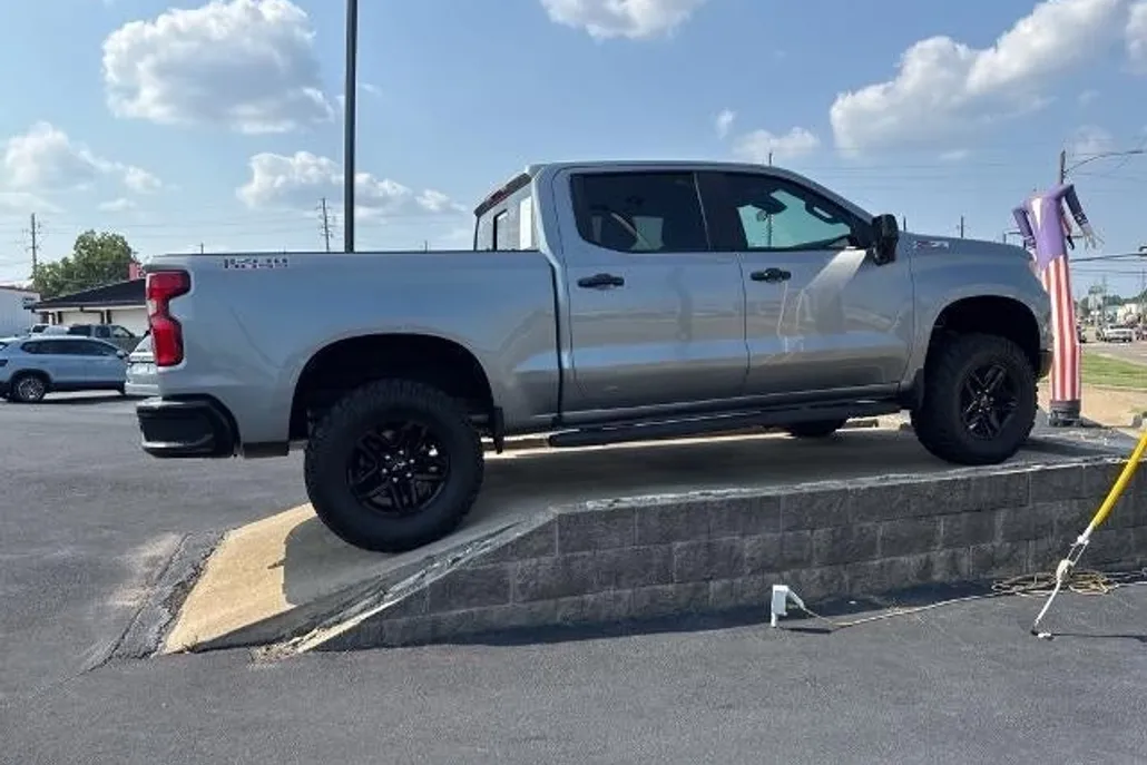 2023 Chevrolet Silverado 1500 LT Trail Boss photo 1
