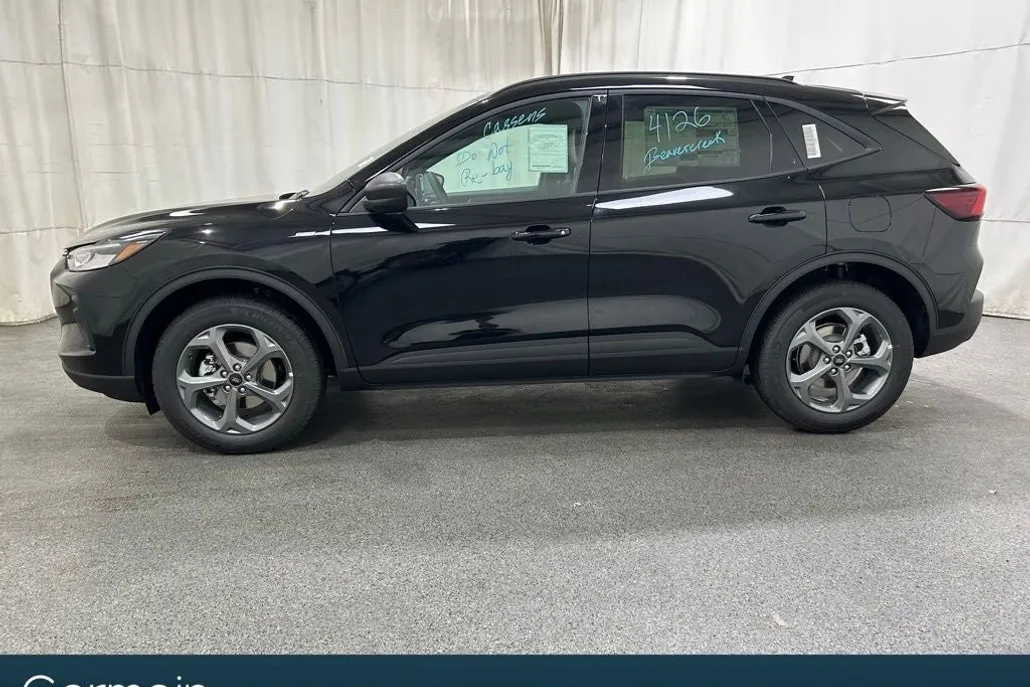 2025 Ford Escape ST-Line photo 1