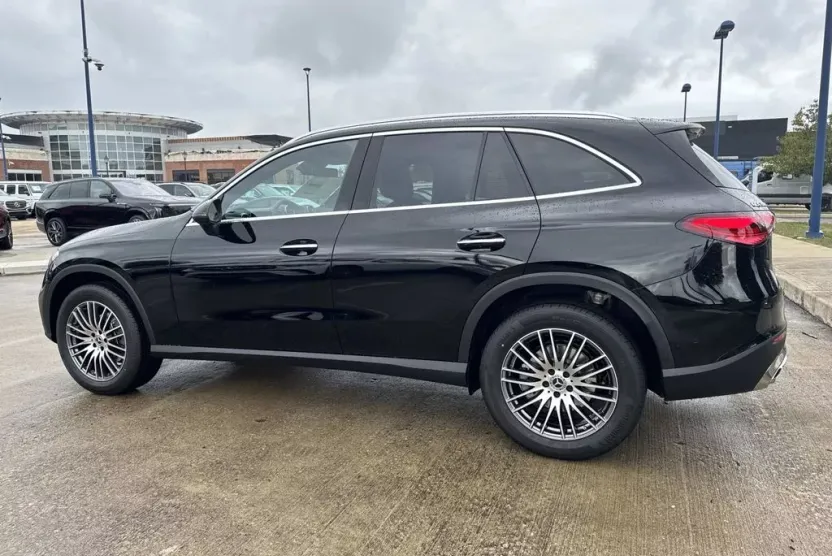 2026 Mercedes Benz GLC 300 4MATIC photo 1