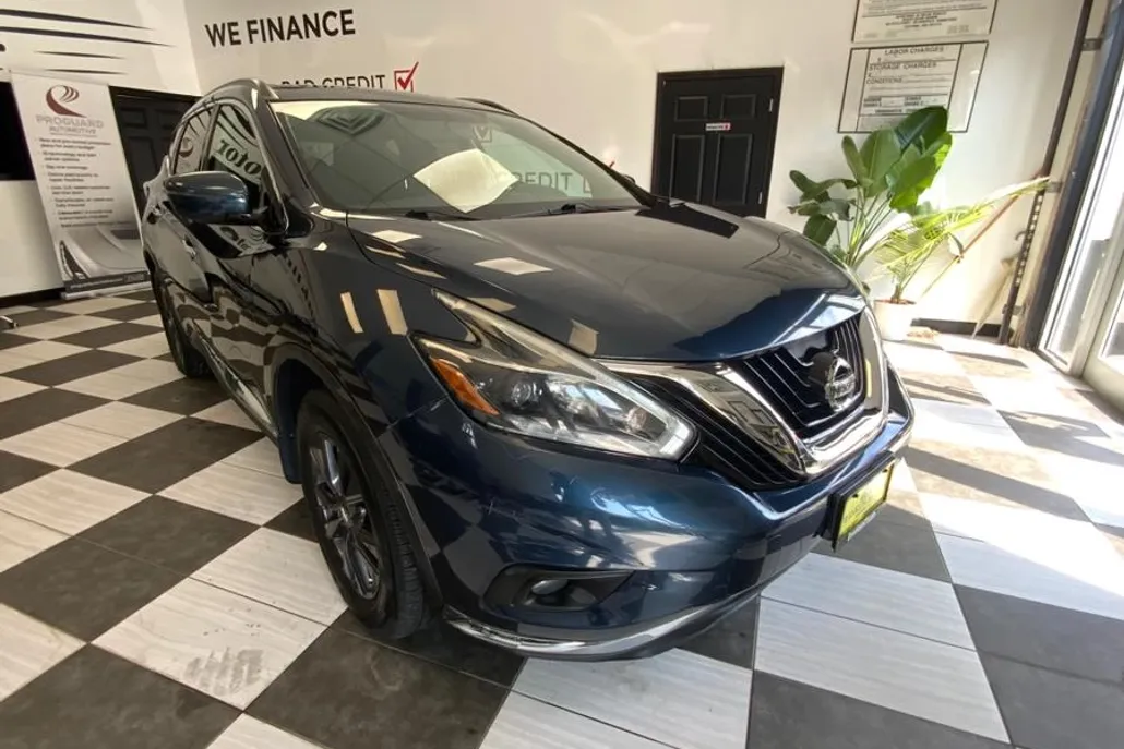 2018 Nissan Murano SV photo 1