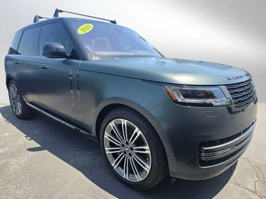 2023 Land Rover Range Rover SE photo 1