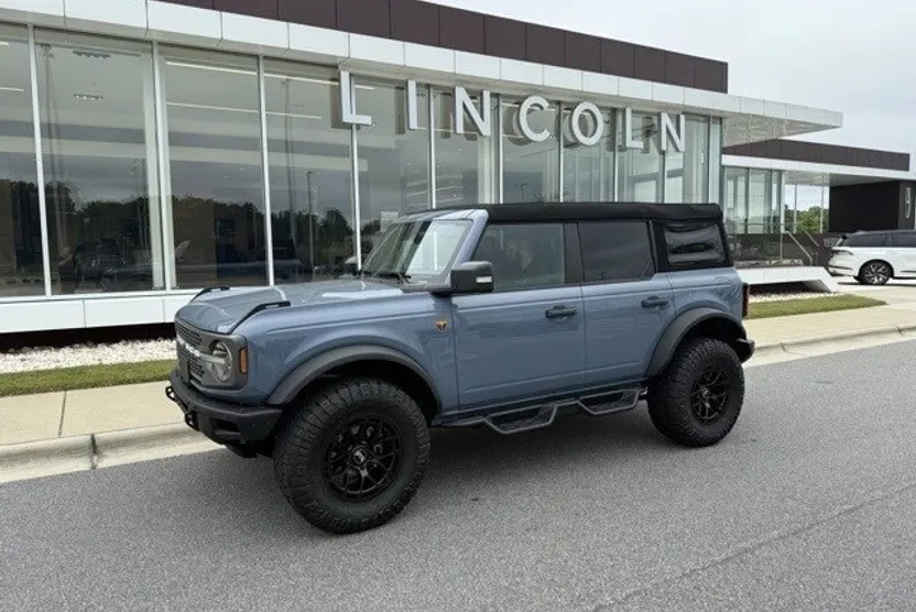 2024 Ford Bronco Badlands photo 1