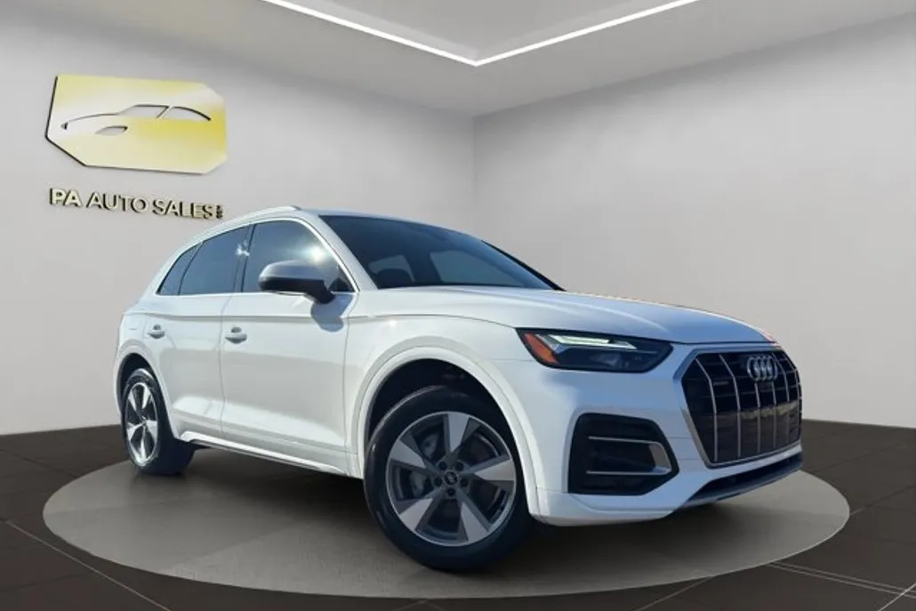 2023 Audi Q5 Premium Plus photo 1