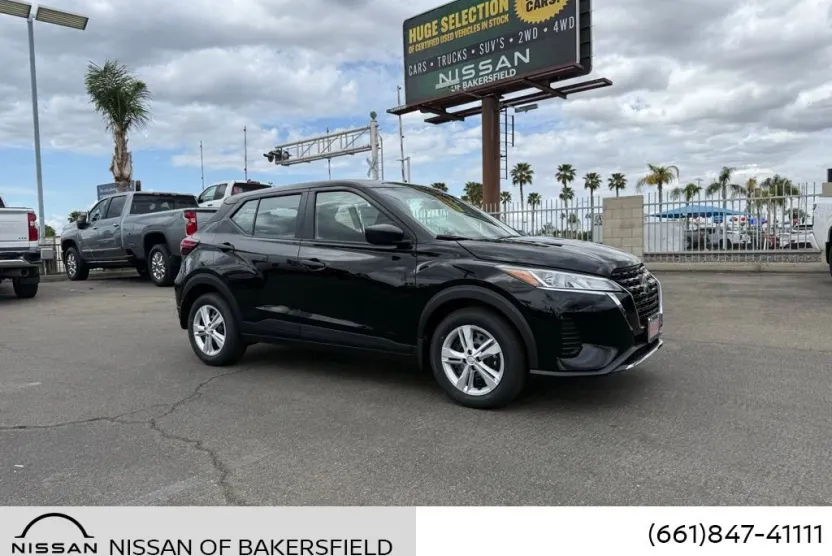 2025 Nissan Kicks Play S photo 1