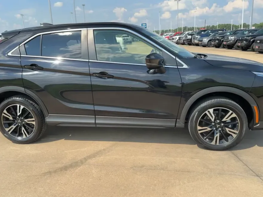 2024 Mitsubishi Eclipse Cross SE photo 1