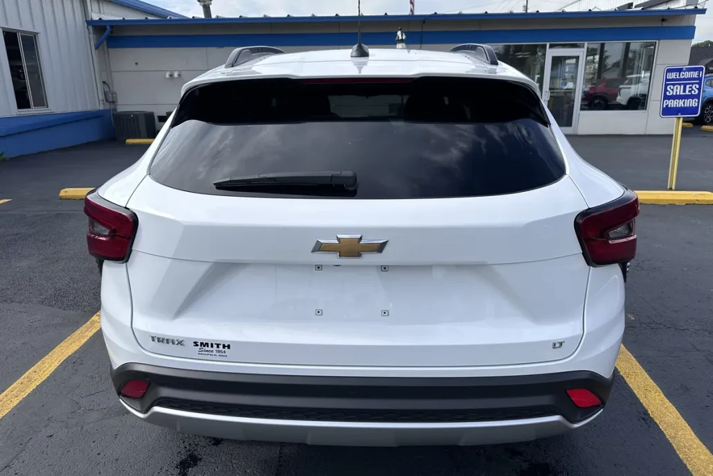 2025 Chevrolet Trax LT photo 1