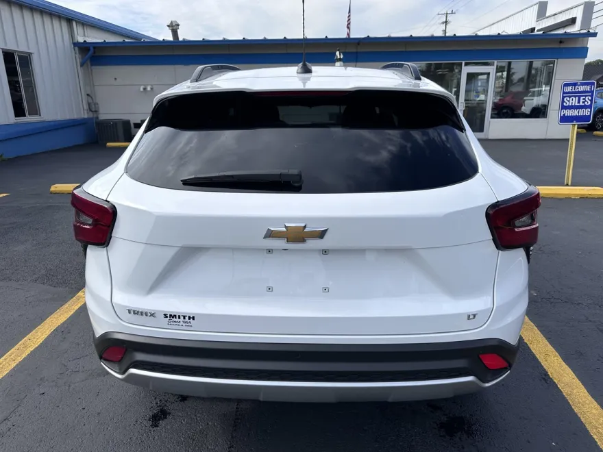 2025 Chevrolet Trax LT photo 1
