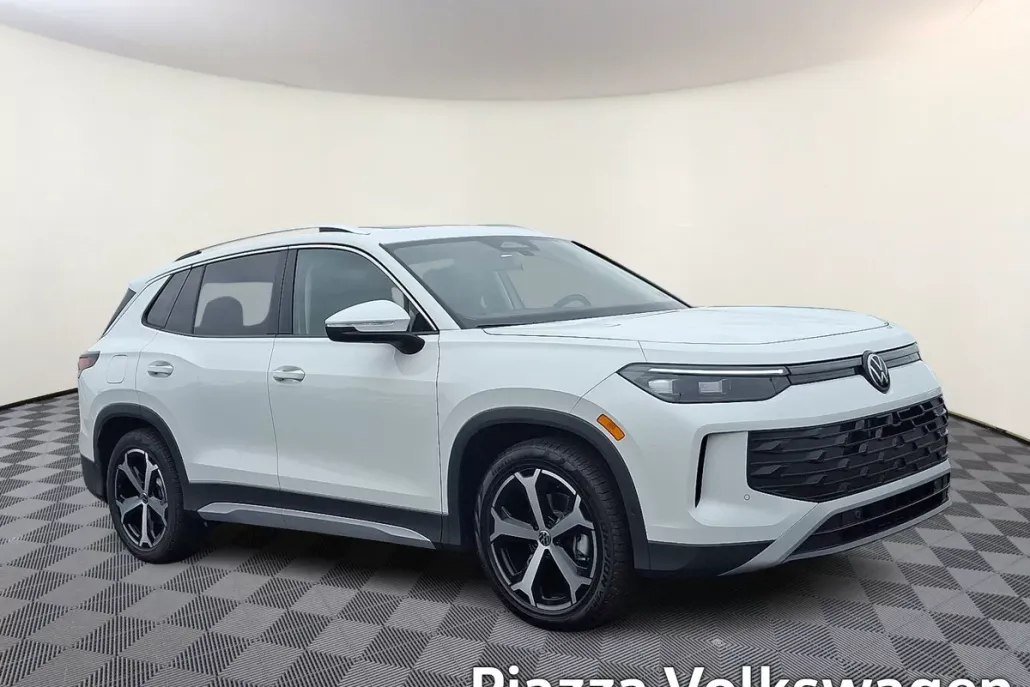 2025 Volkswagen Tiguan SE photo 1