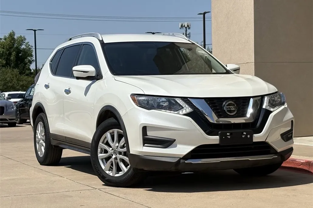 2018 Nissan Rogue SV photo 1