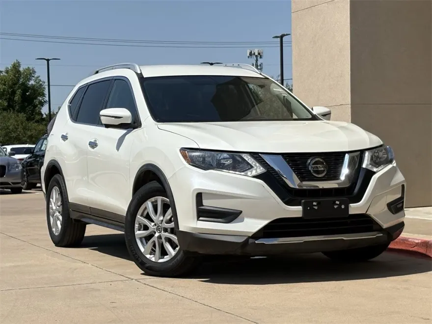 2018 Nissan Rogue SV photo 1