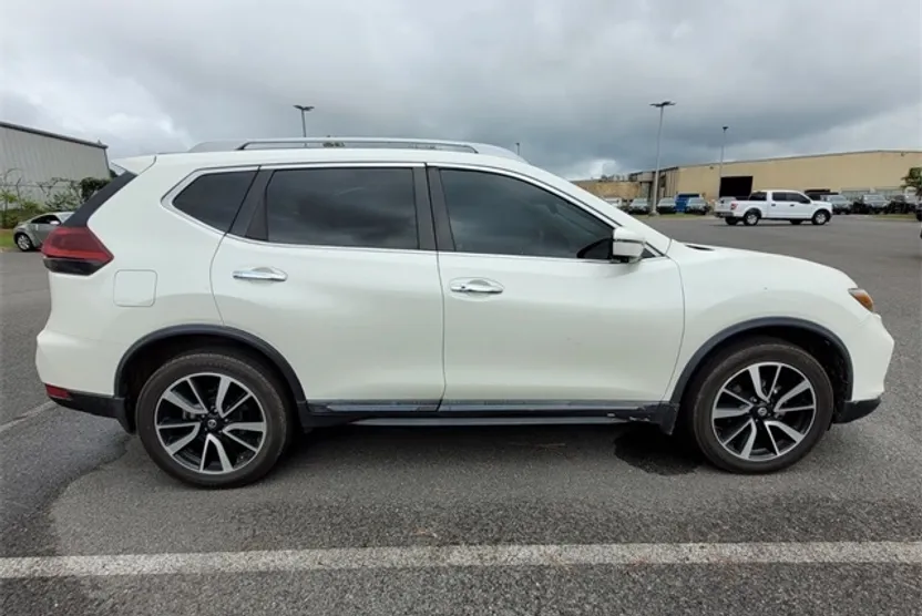 2019 Nissan Rogue SL photo 1