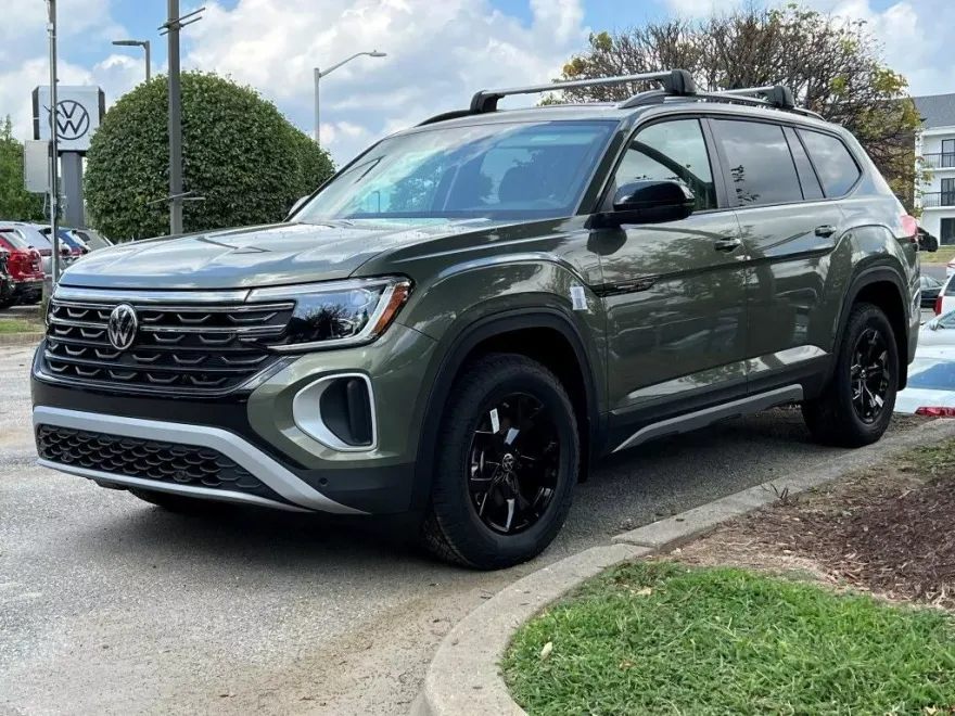 2025 Volkswagen Atlas Peak Edition SE photo 1
