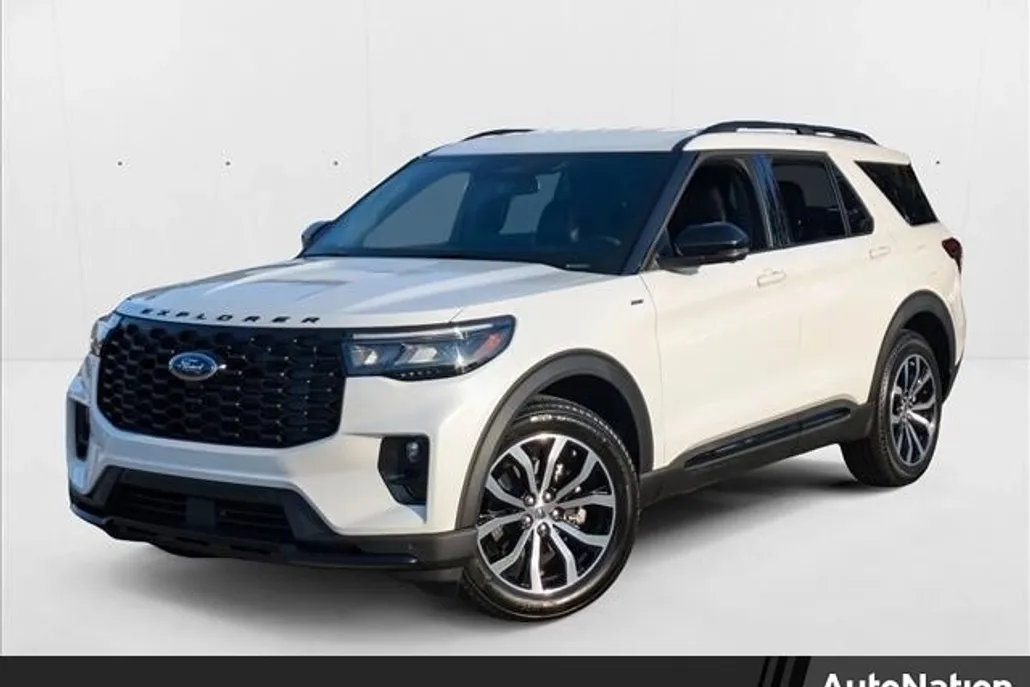 2025 Ford Explorer ST-Line photo 1