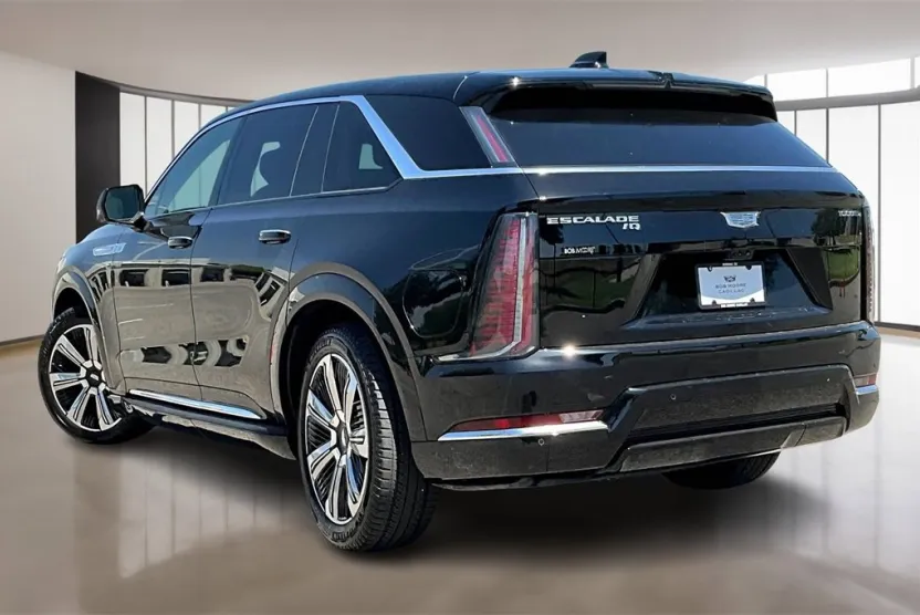 2025 Cadillac Escalade IQ Luxury photo 1