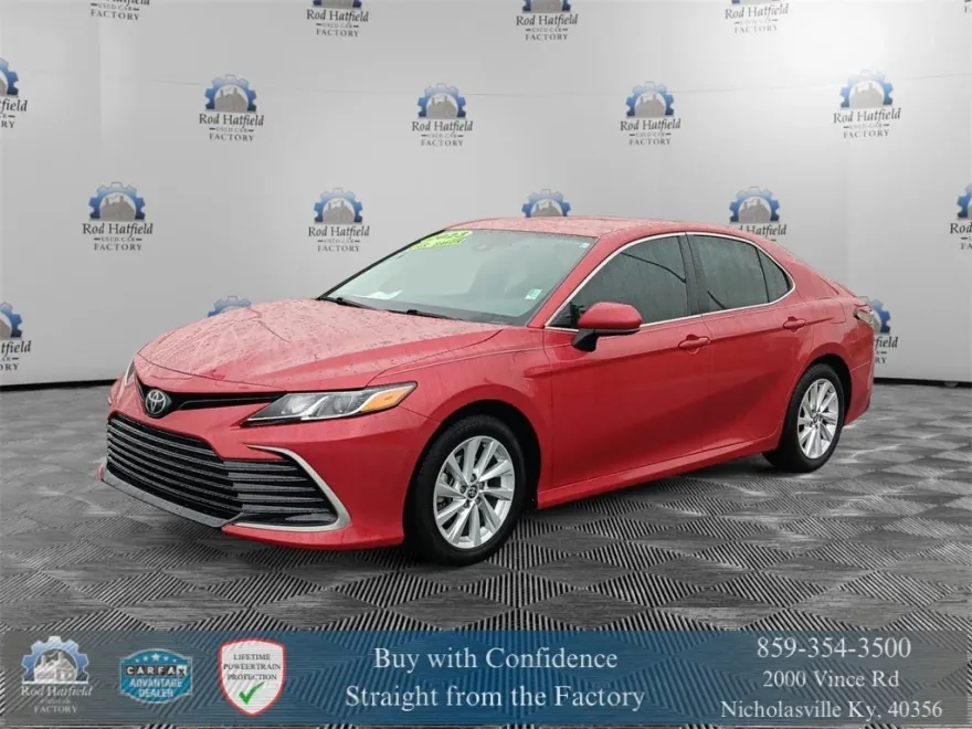 2023 Toyota Camry LE photo 1