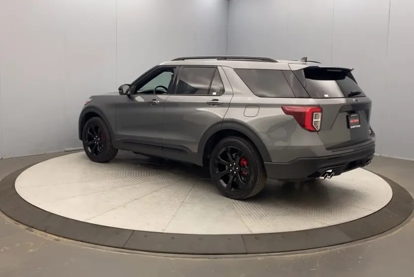 2024 Ford Explorer ST photo 1
