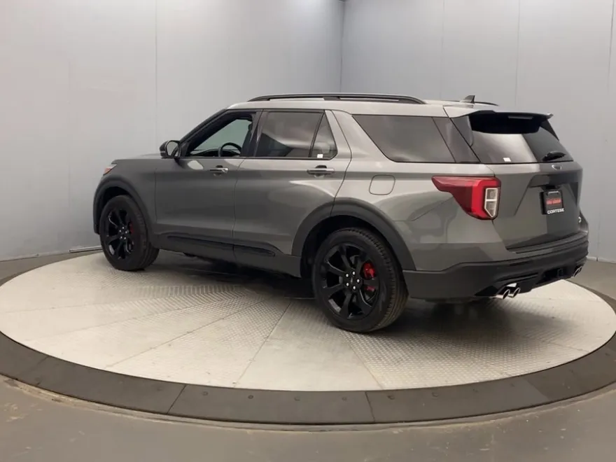 2024 Ford Explorer ST photo 1