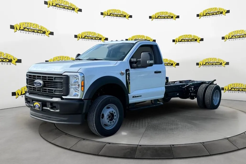 2025 Ford F-600 photo 1