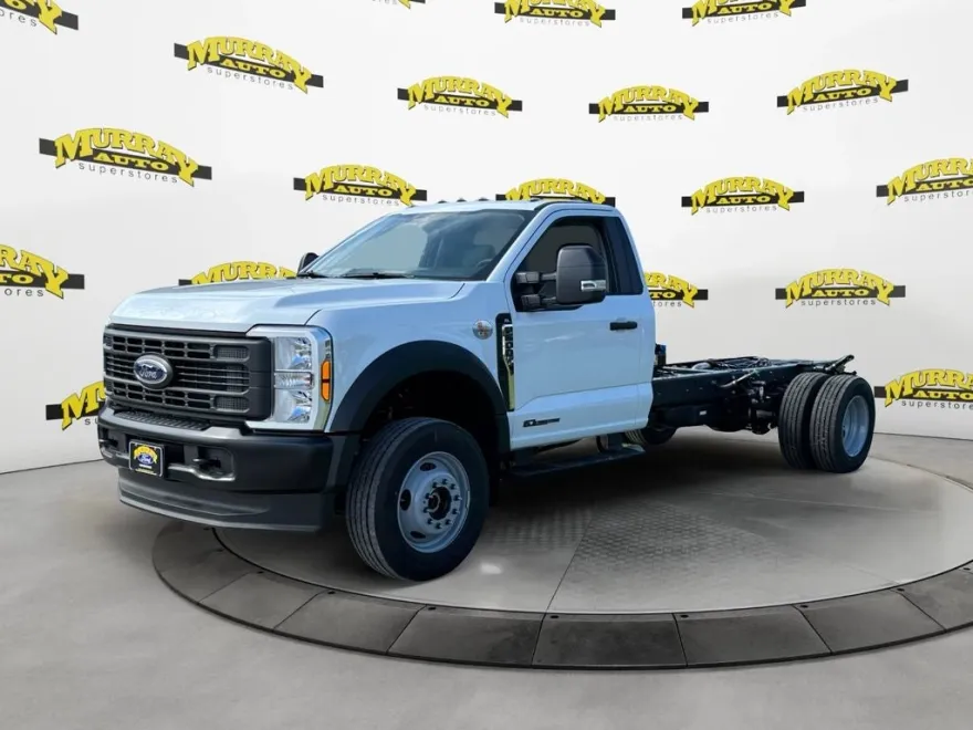 2025 Ford F-600 photo 1