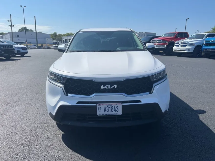 2023 Kia Sorento LX photo 1