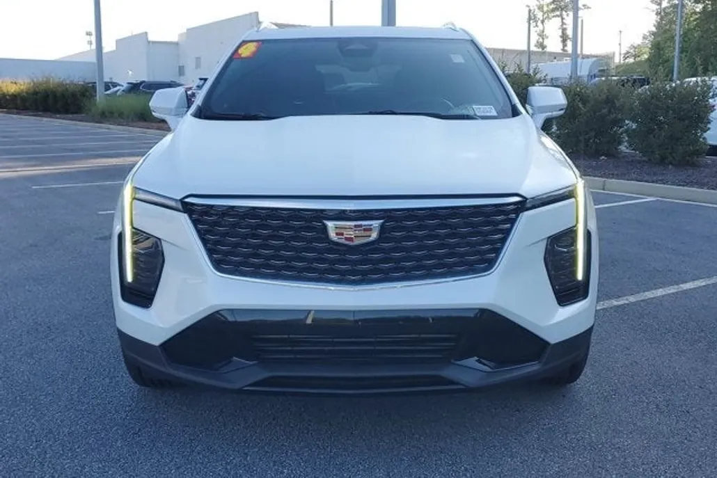 2024 Cadillac XT4 Premium Luxury photo 1