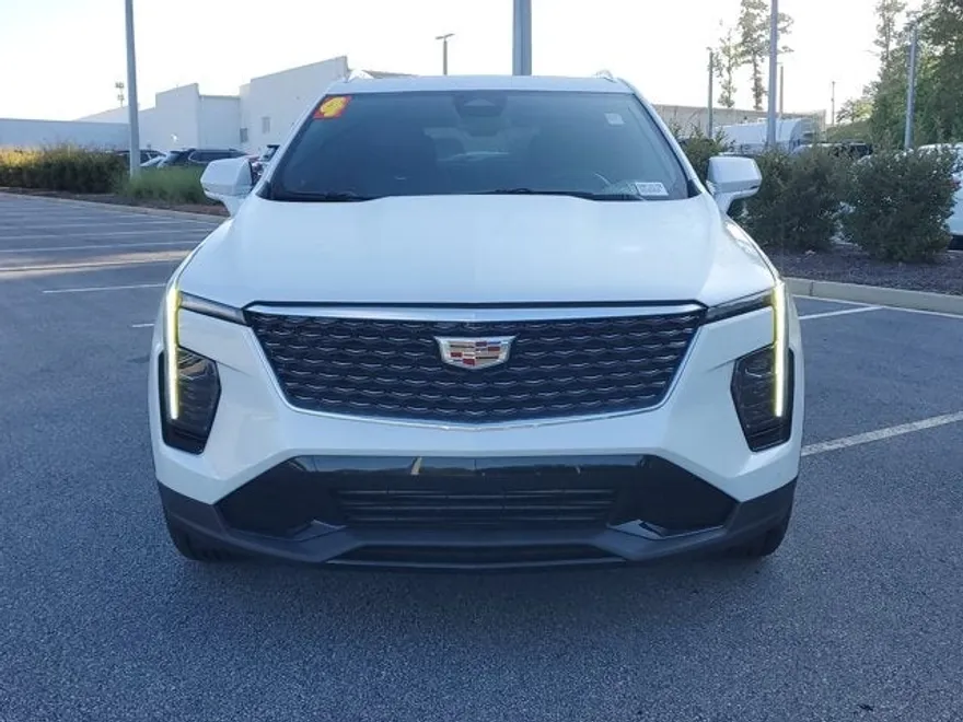 2024 Cadillac XT4 Premium Luxury photo 1