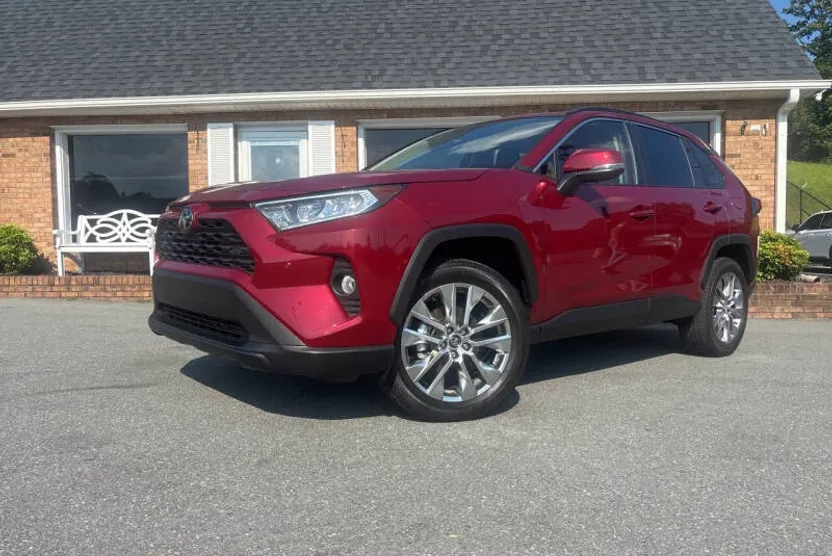 2020 Toyota RAV4 XLE Premium photo 1