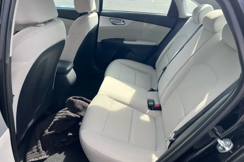 2023 Kia Forte LXS photo 1