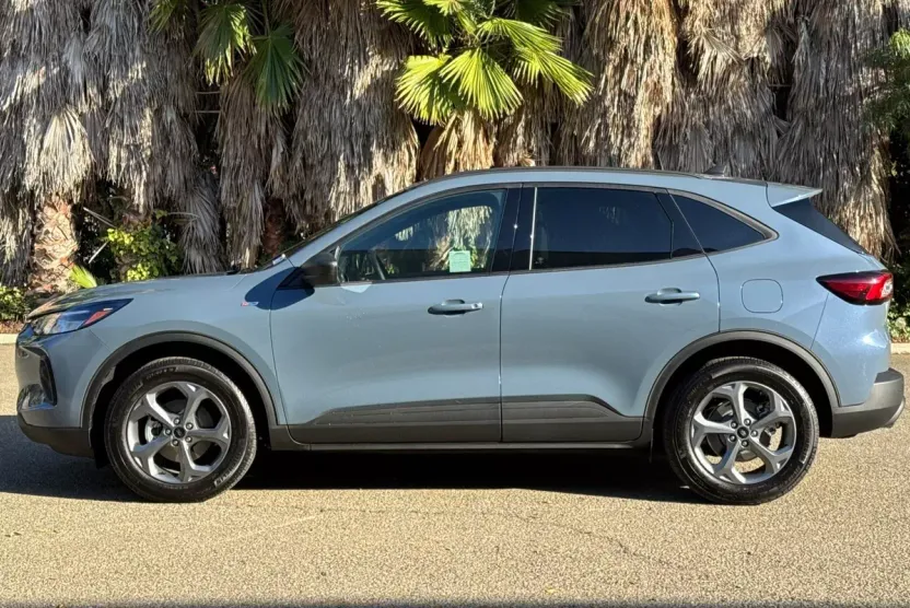 2025 Ford Escape Hybrid ST-Line photo 1