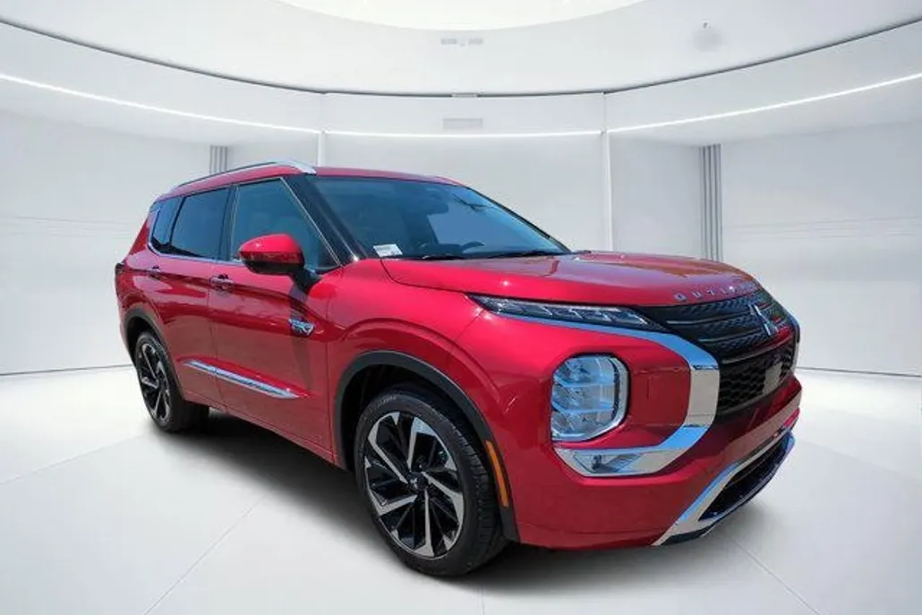 2025 Mitsubishi Outlander SEL photo 1