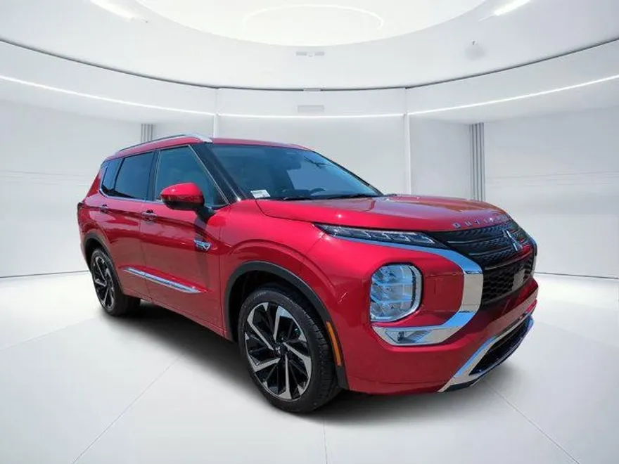 2025 Mitsubishi Outlander SEL photo 1
