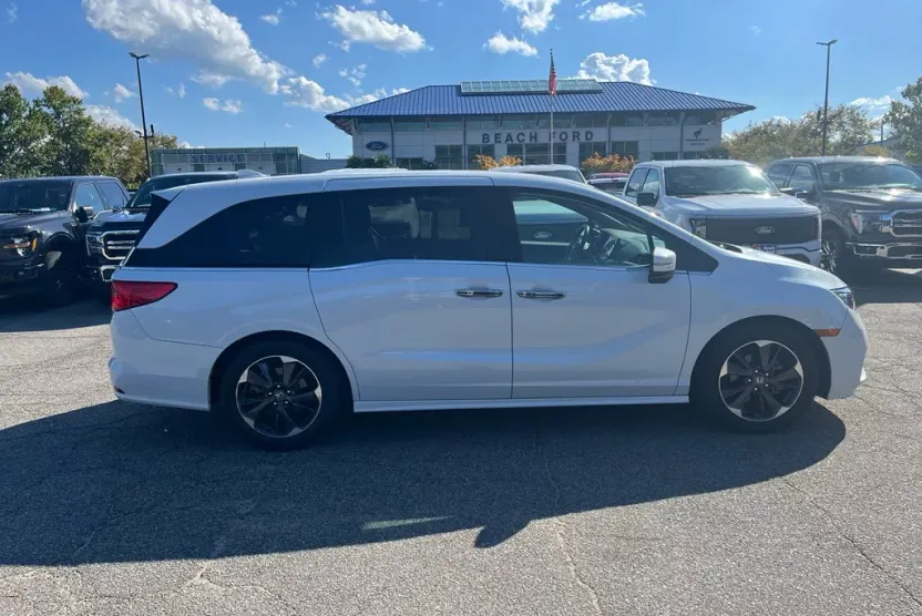 2022 Honda Odyssey Elite photo 1