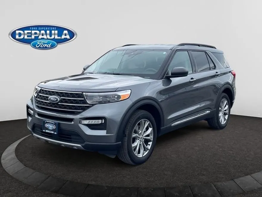 2023 Ford Explorer XLT photo 1