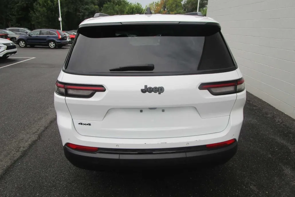 2024 Jeep Grand Cherokee Laredo photo 1