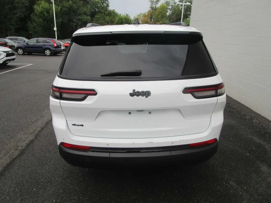 2024 Jeep Grand Cherokee Laredo photo 1