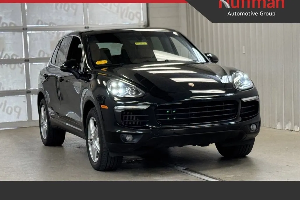 2017 Porsche Cayenne S photo 1