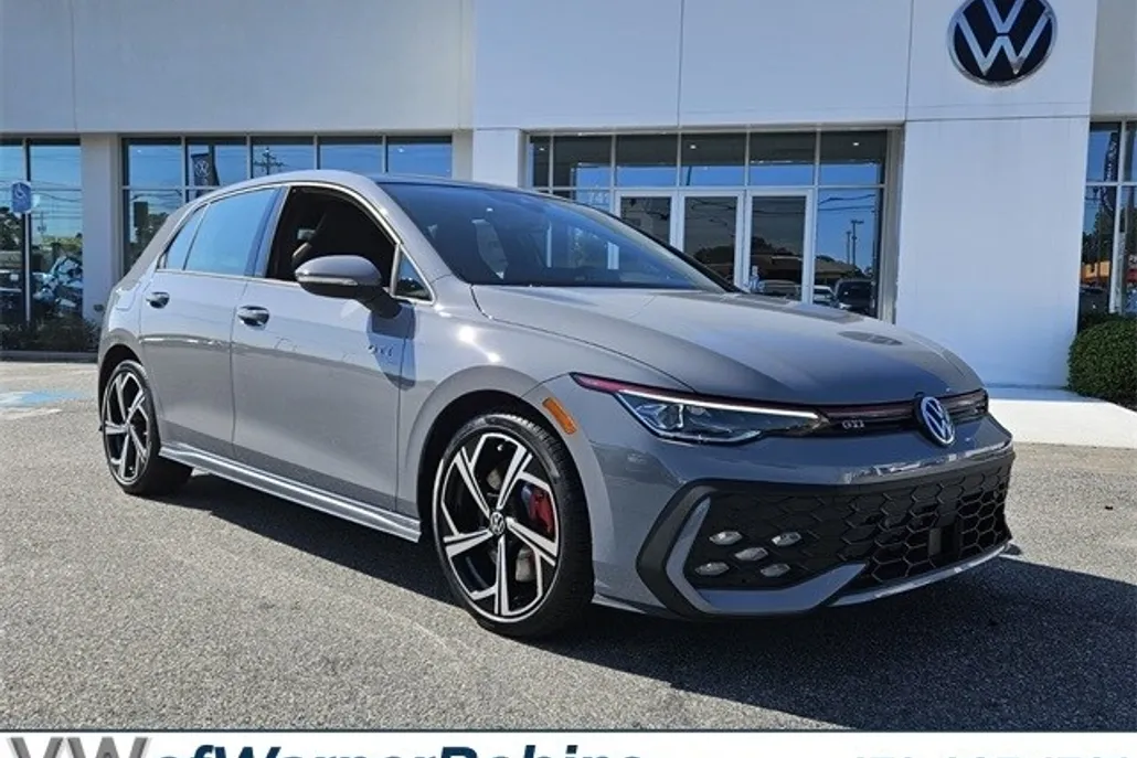 2025 Volkswagen Golf GTI SE photo 1