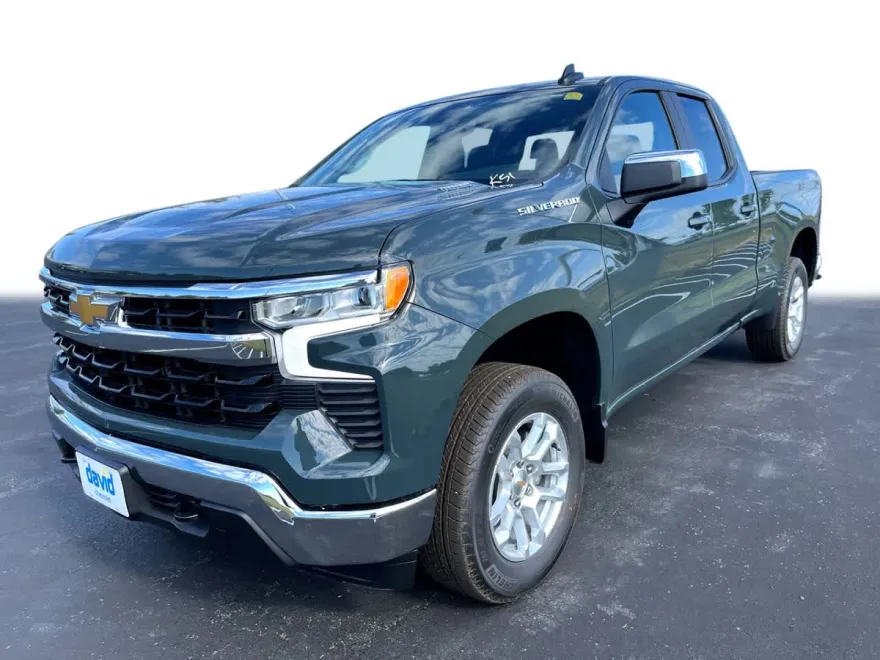 2026 Chevrolet Silverado 1500 LT photo 1