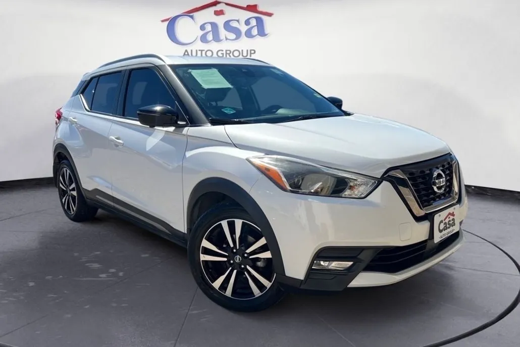2020 Nissan Kicks SR photo 1