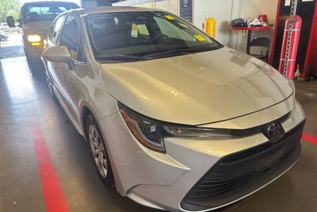 2024 Toyota Corolla LE photo 1