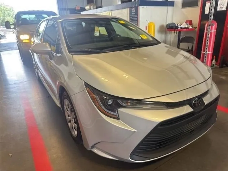 2024 Toyota Corolla LE photo 1