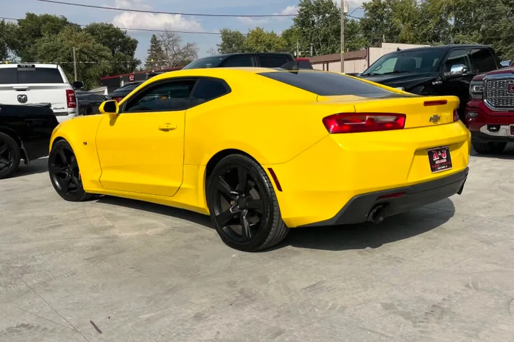 2018 Chevrolet Camaro Coupe 1LT photo 1