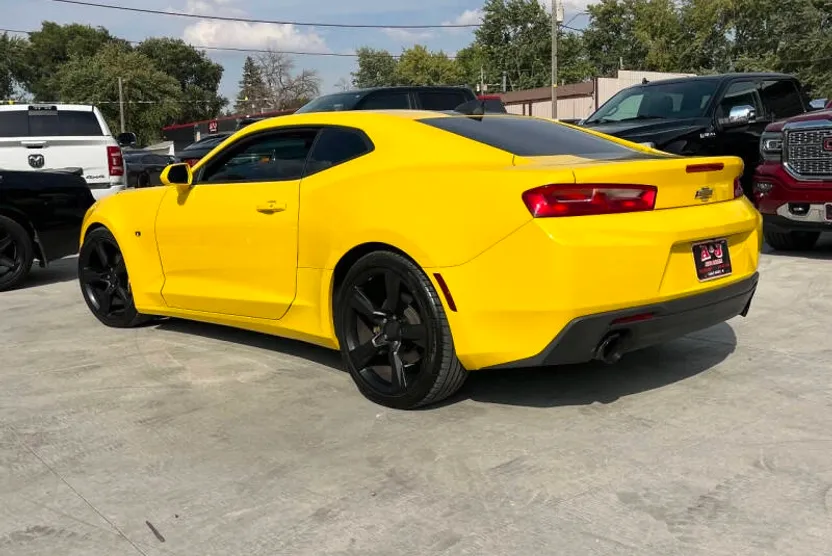 2018 Chevrolet Camaro Coupe 1LT photo 1